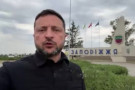 Zelenskij opět hraje, nahrál projev ve studiu, ale tvrdil, že je v Záporoží