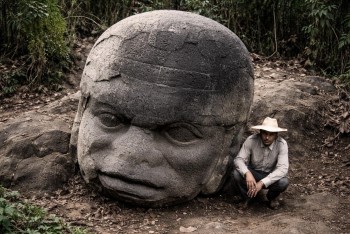 Kamenné hlavy Olméků váží desítky tun a kladou otázky dodnes