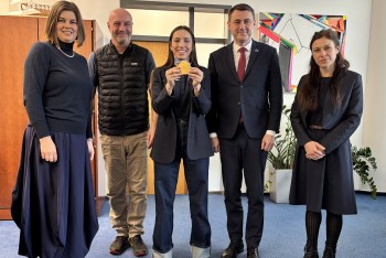 Hejtman ocenil olympijskou vítězku, předal jí zlatý hejtmanský dukát