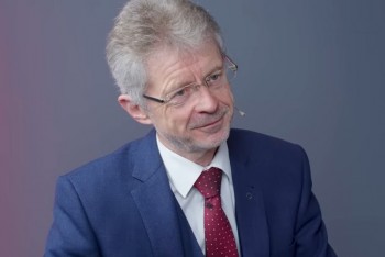 Babiš stopl Vystrčilovi letadlo. Šik popsal, co média zamlčela